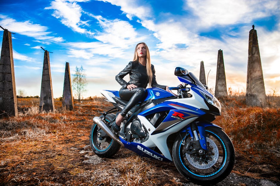 Image of a Suzuki GSX-R 1000 K7 motorcycle, a powerful superbike known for its exceptional performance